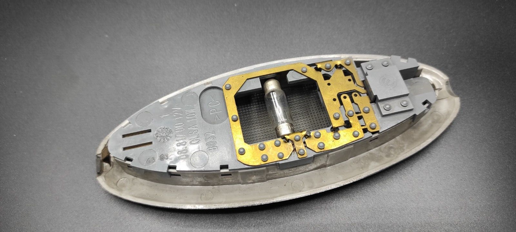 Alfa Romeo 147 / GT 1.9JTD 110kW 2007 Rear Interior Roof Reading Light 0881700