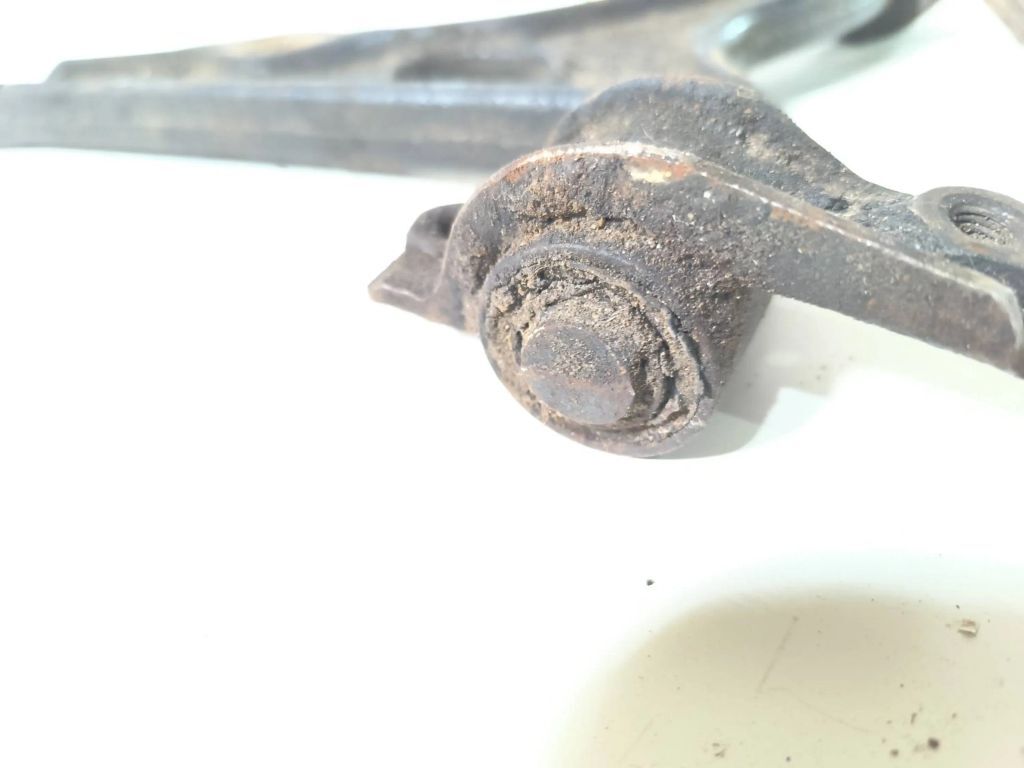 Alfa Romeo 155 1.8TS 1994 Front right lower control arm wishbone 