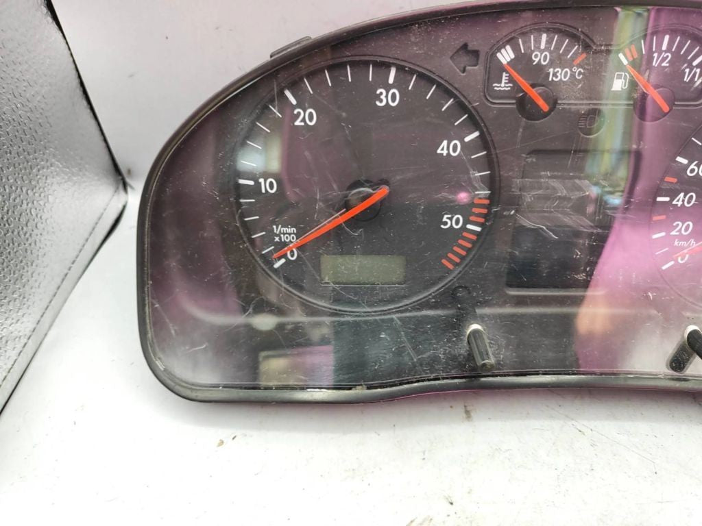 3B0920822A Volkswagen VW PASSAT B5 1998 speedometer instrument cluster 