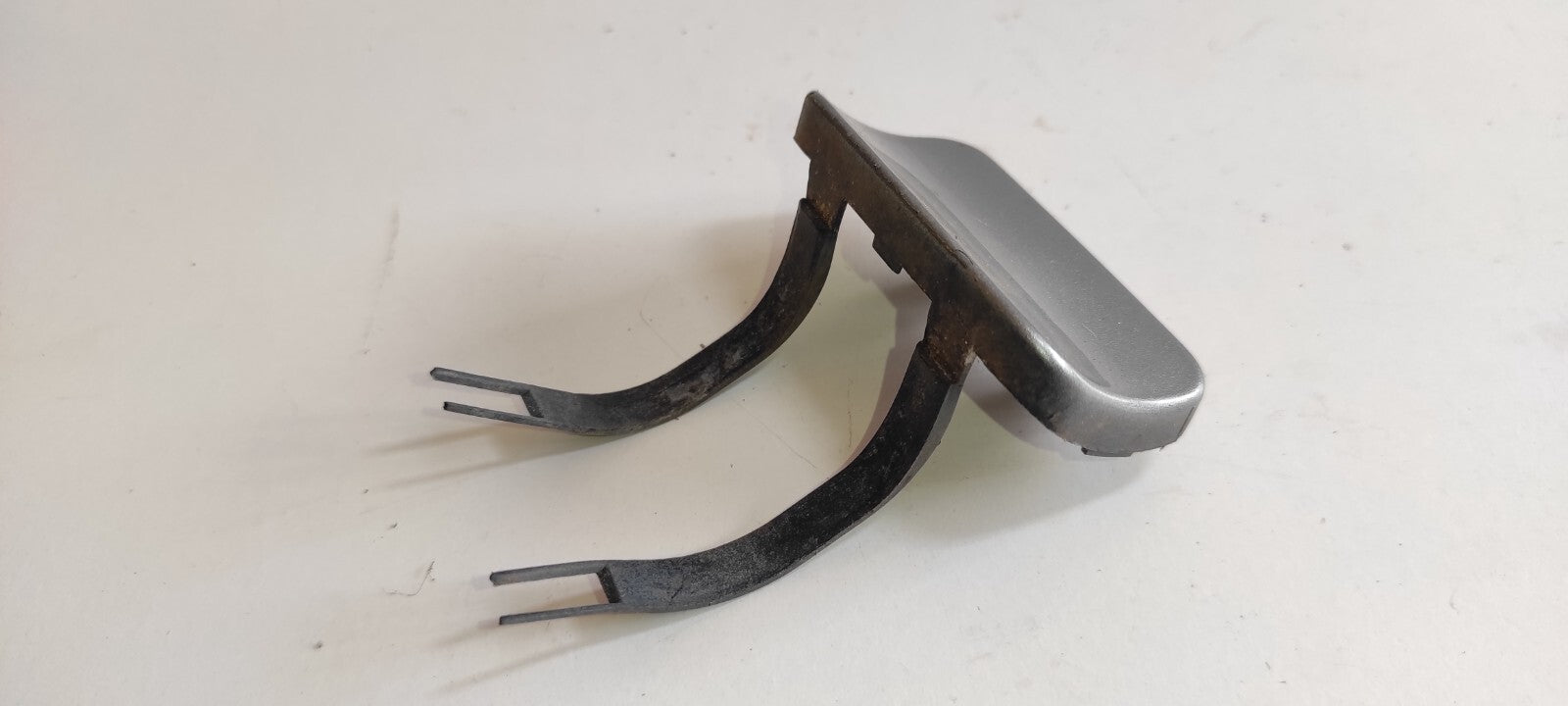 Peugeot 607 3.0i V6 2001 Rear Bumper Tow Hook Cover Cap 9629154177