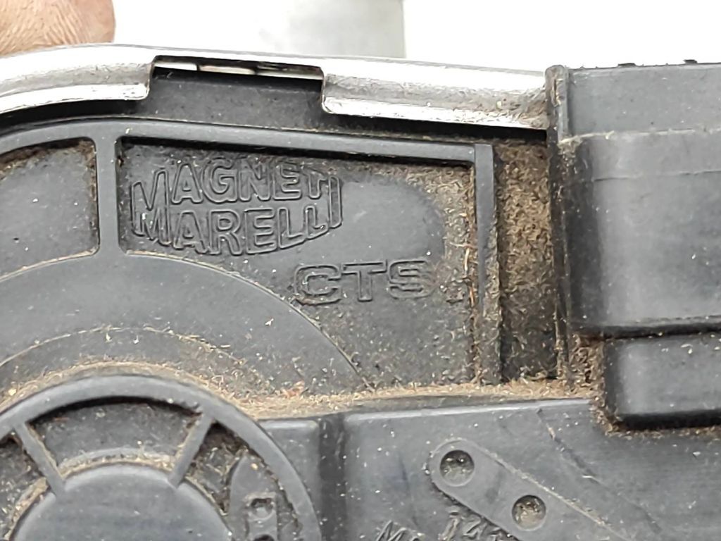 Peugeot 607 2.2i 116kW 2001 Petrol throttle body valve GS206F20 CA0011607B