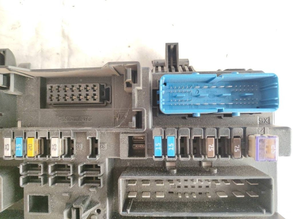 Opel Zafira B 2006 Fuse module 13220829 