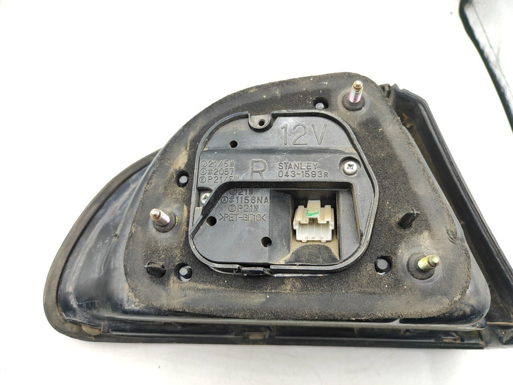 Mitsubishi Galant 1994 Sedan Rear Right Taillight Lamp Light 0431593R