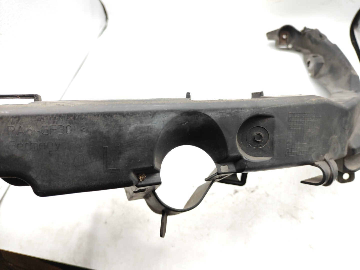 BMW E90 E91 330D 170kW 2006 Front Left Headlight Bracket 7116707 51647116707