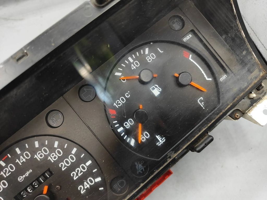 Renault 11 1990 LHD speedometer instrument cluster 9609162080 