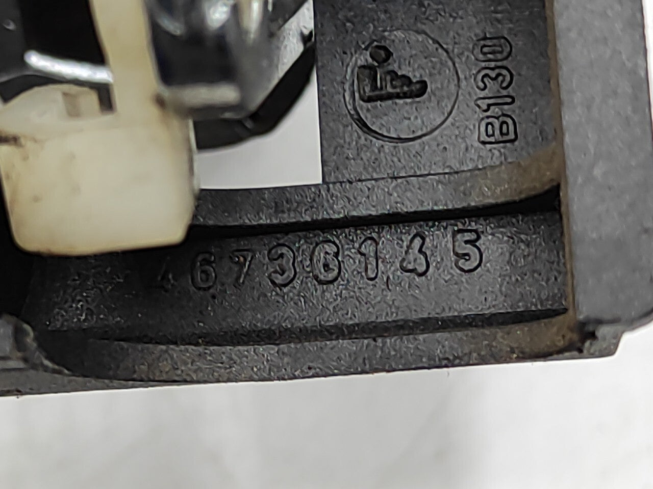 Alfa Romeo GT 2005 Front Door Opening Inner Handle 46736147 46736145