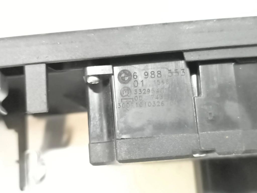 BMW 530 Series E60 E61 2007 HeadLight switch button 6988553 