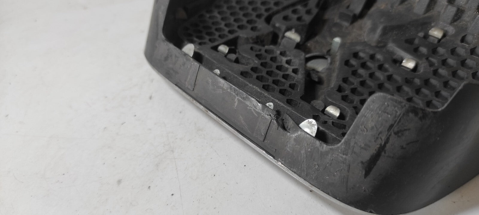 Peugeot 607 3.0 V6 2002 Front Bumper Logo Emblem 9638055177