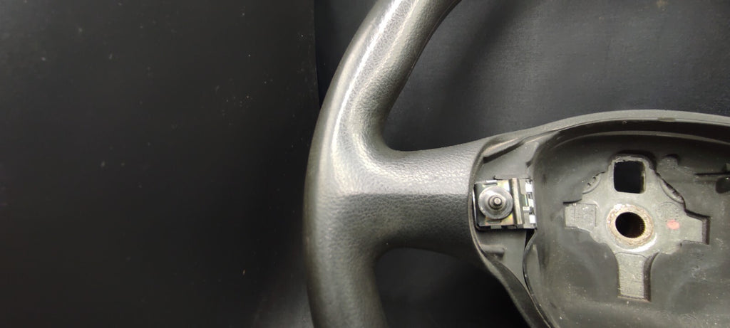 Alfa Romeo 147 1.6 TS 88kW Petrol 2006 Steering wheel