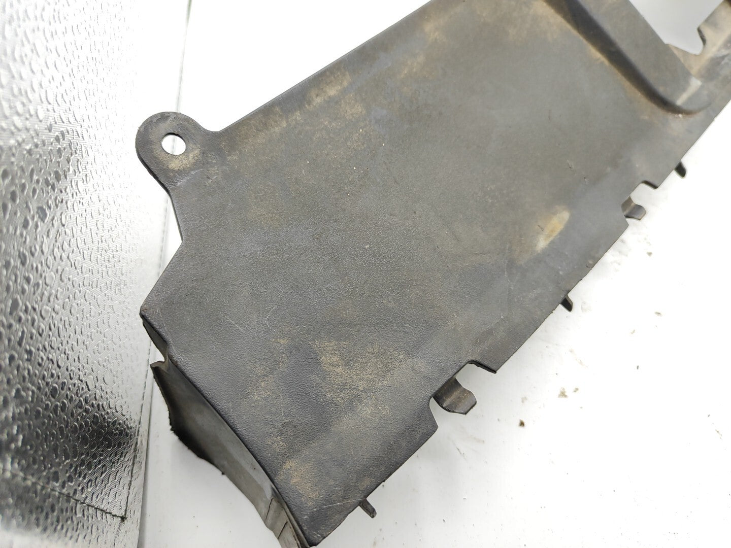 Ford Focus MK1 1.6i 74kW 100PS 2001 Radiator Air Deflector 2M5116613AC