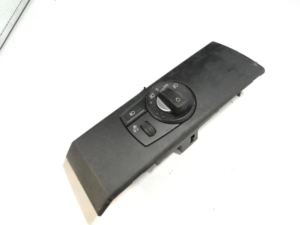 BMW 5 E60 E61 2007 HeadLight switch button 6988553 
