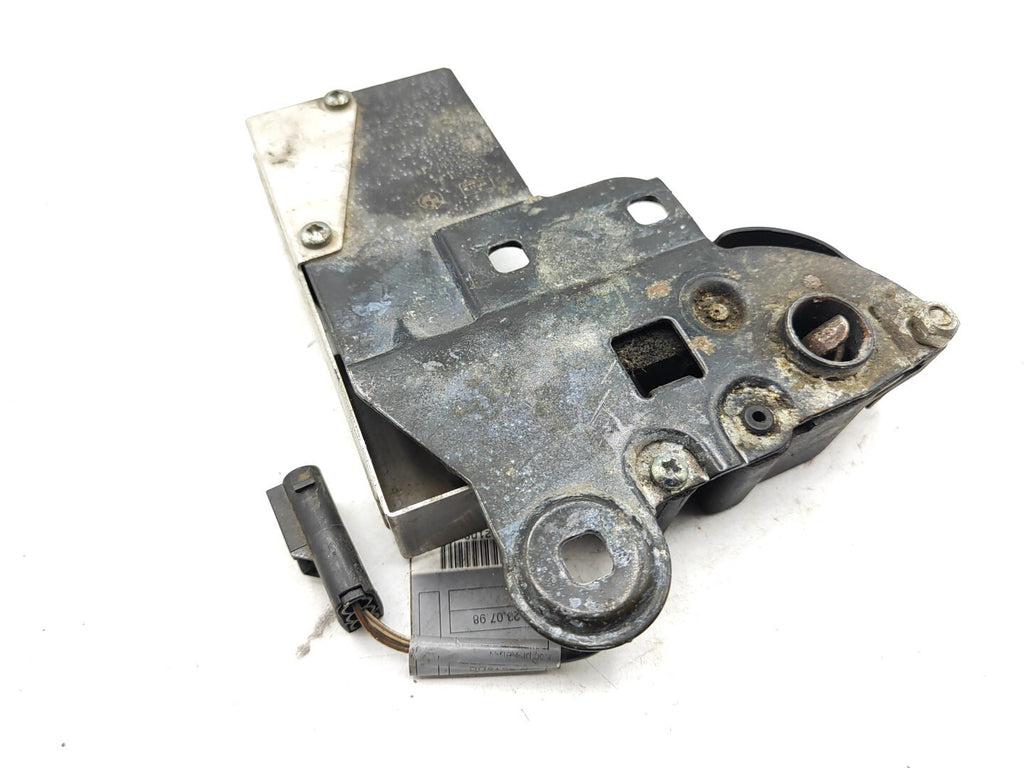 BMW 5 SERIES E39 530D 142kW Estate 2001 Rear tailgate boot lock 8360193
