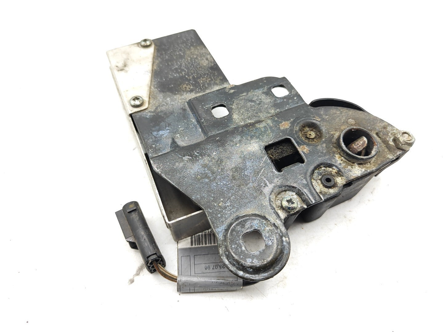 BMW 5 SERIES E39 530D 142kW Estate 2001 Rear tailgate boot lock 8360193