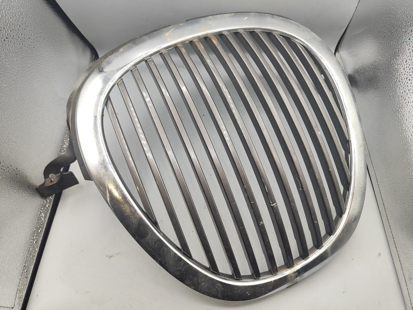 Jaguar S Type 3.0i 2000 Front Bonnet Hood Center Chrome Grill XR838A133AA