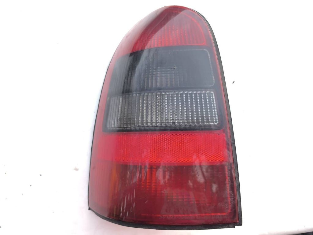 Opel Vectra B Estate 2001 rear left tail light lamp 09153153 