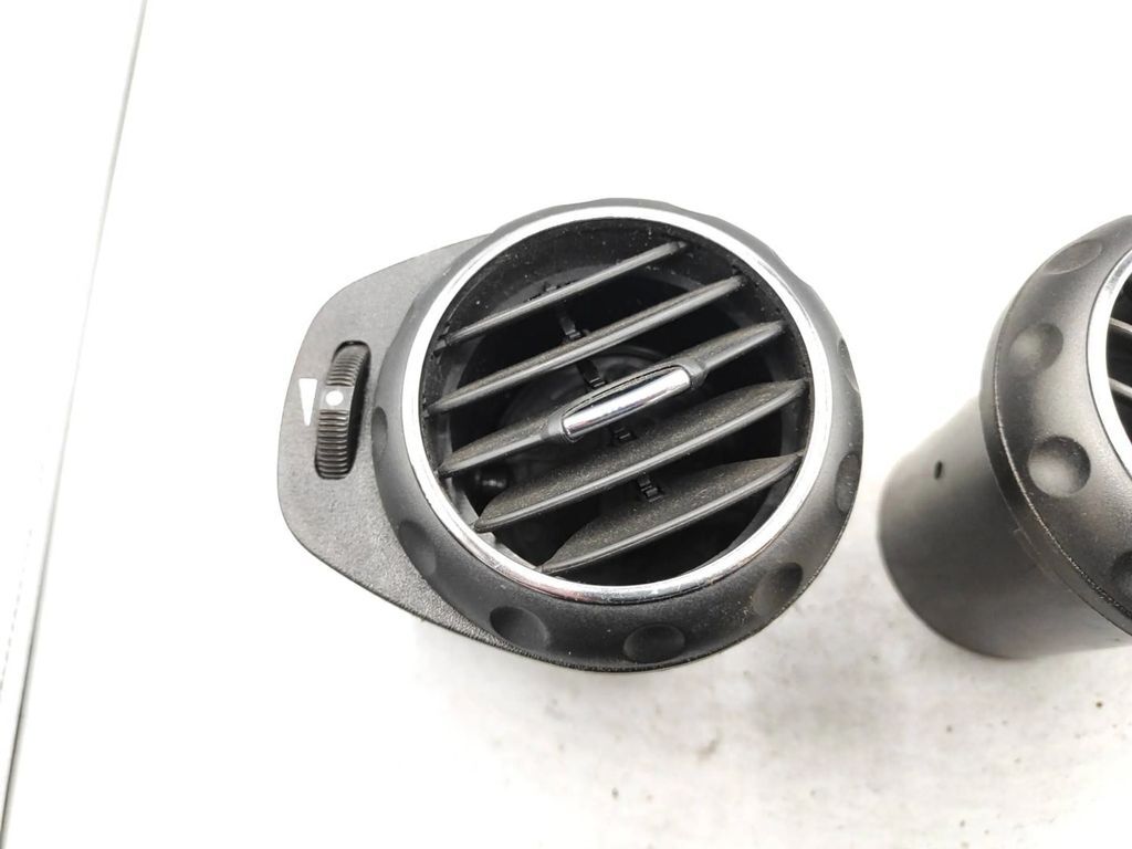 Alfa Romeo 147 2000 LHD Front dashboard side air vent grill trim 225495 