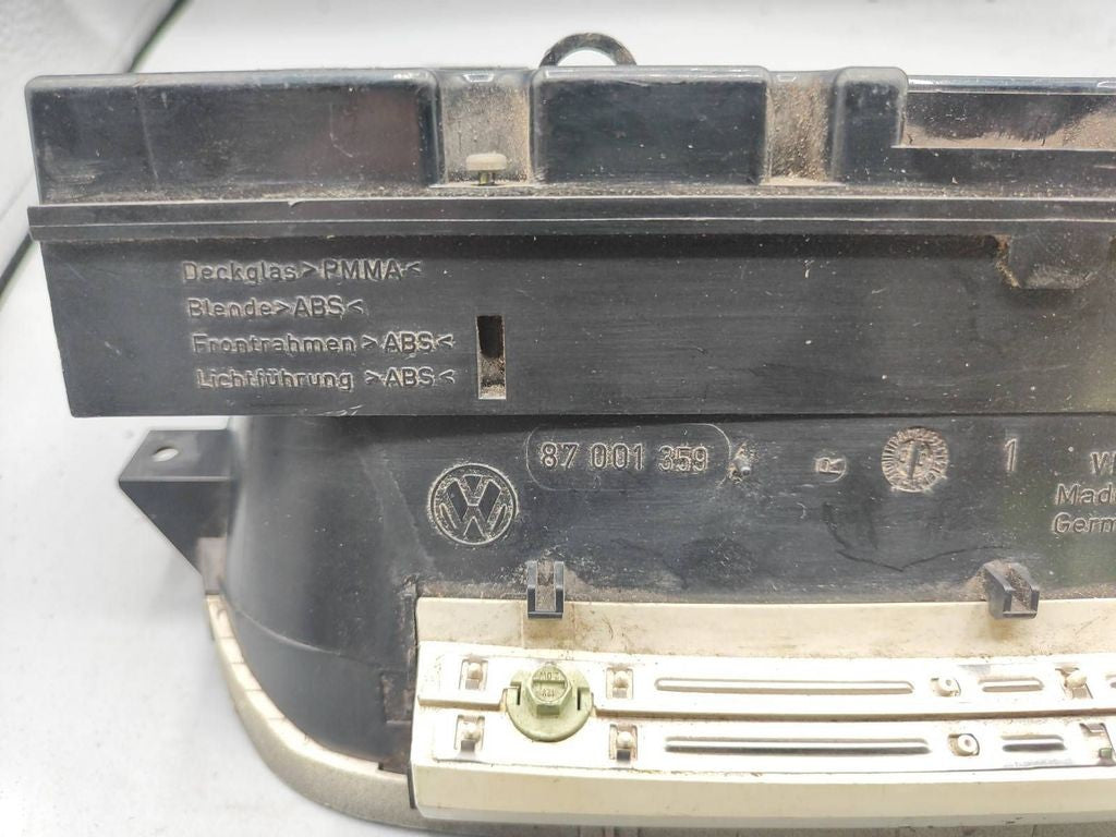 88311188 Volkswagen Golf III 1991 speedometer instrument cluster 