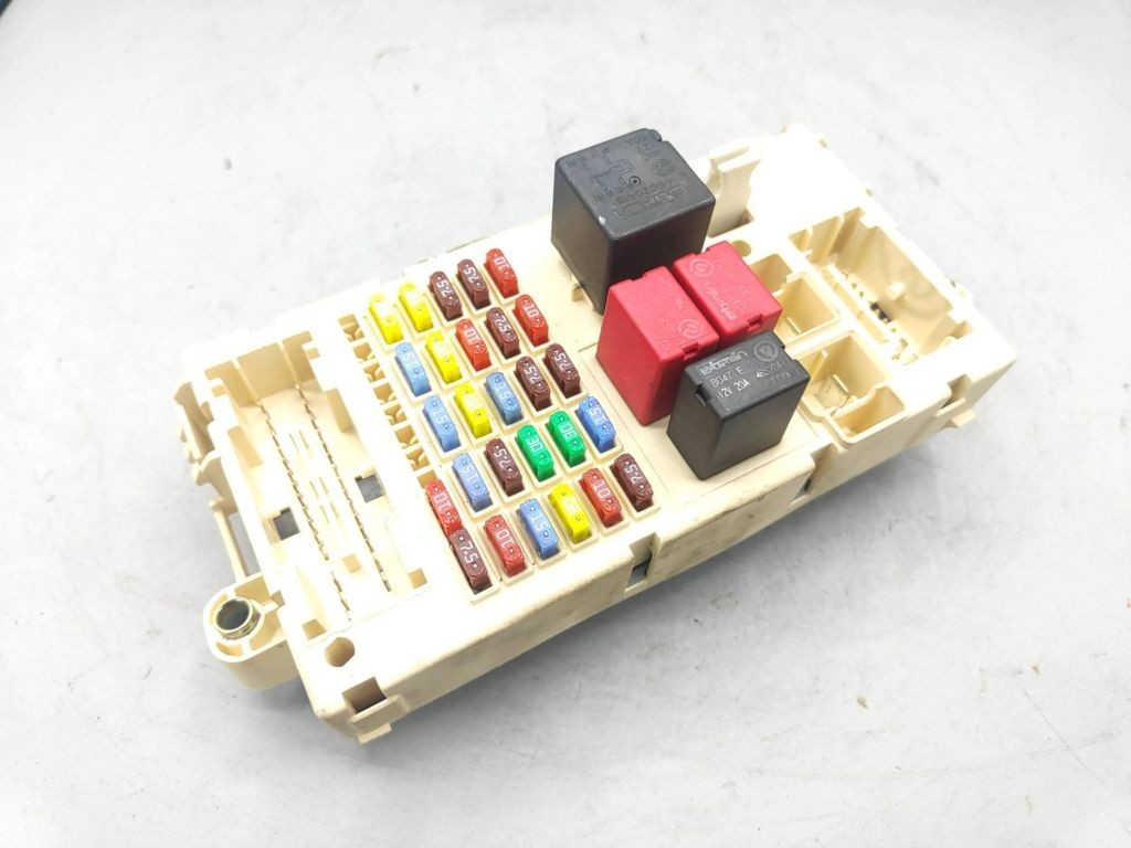 Alfa Romeo 147 2004 Fuse module 60698109 