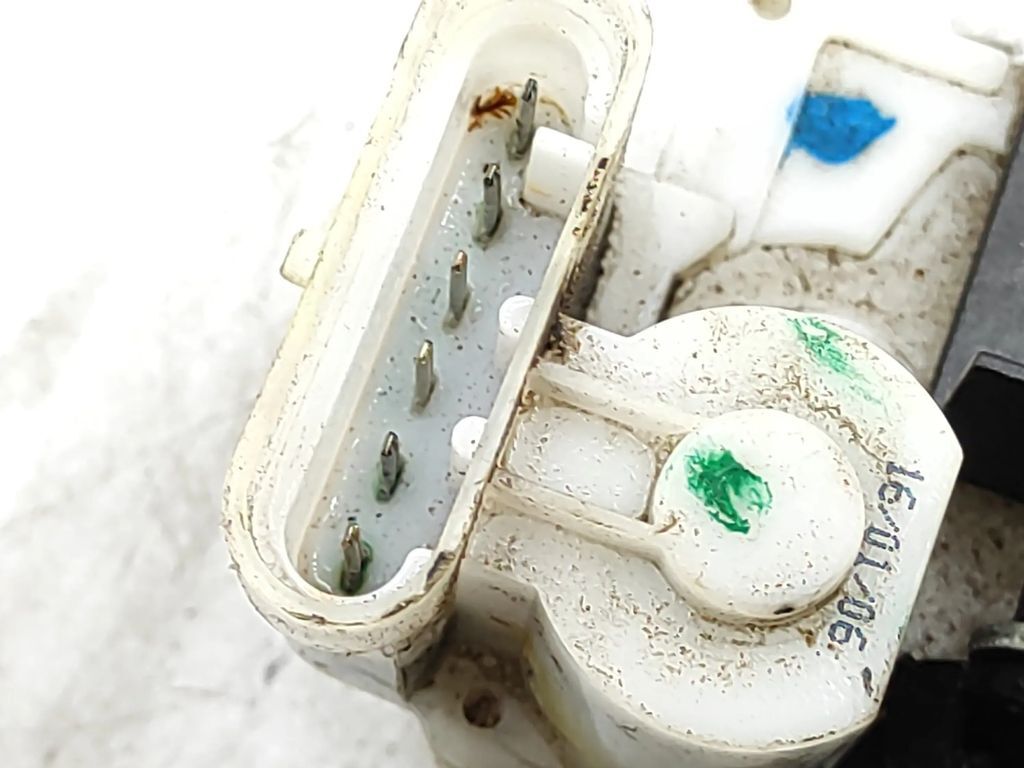 Alfa Romeo GT 3.2 Busso 2004 LHD front right side door lock 