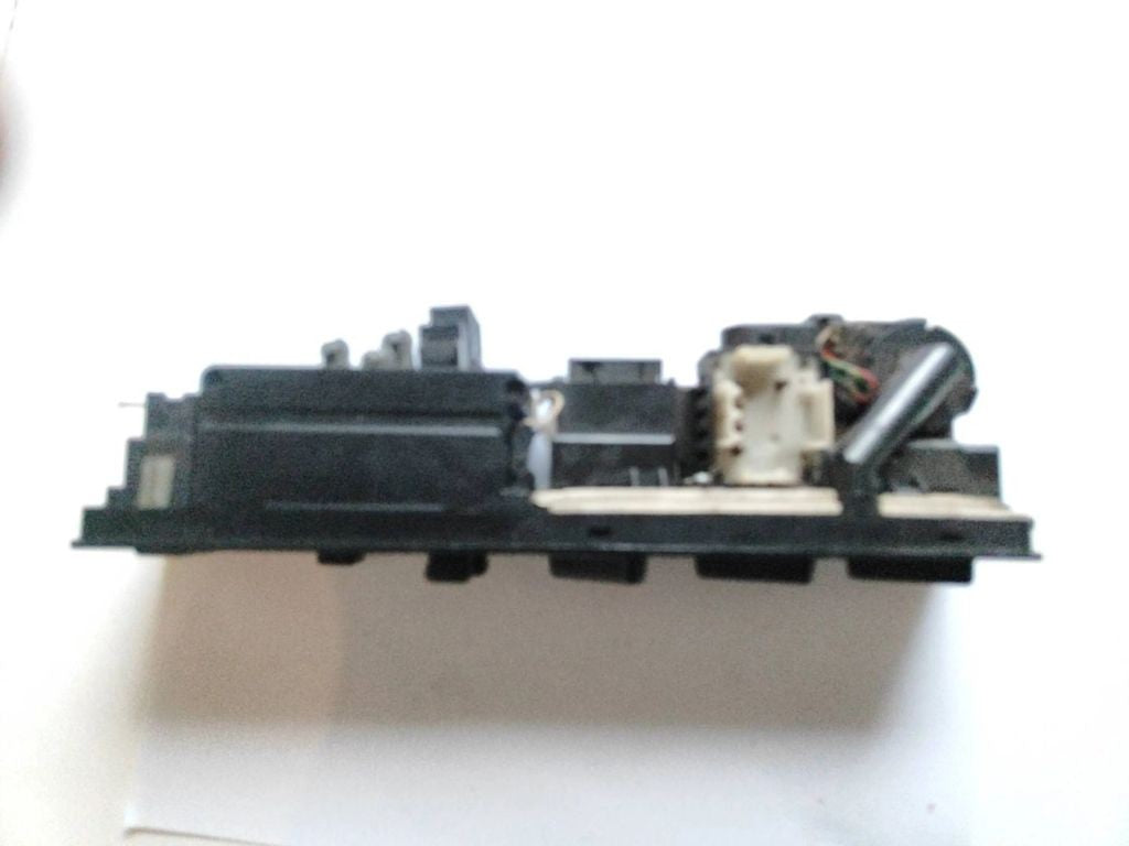 BMW 5 E34 518i 1993 Climate control unit module 8351110 
