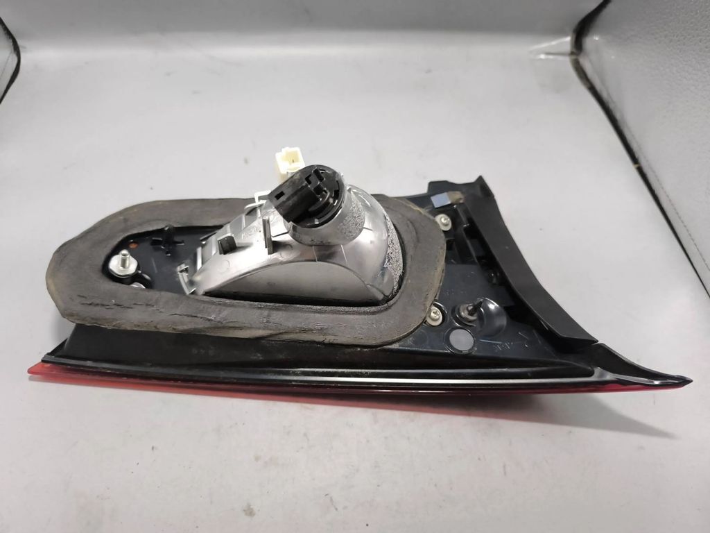 Mazda 3 BM III Hatchback 2014 Rear Right tailgate tail light lamp B45C513F0 