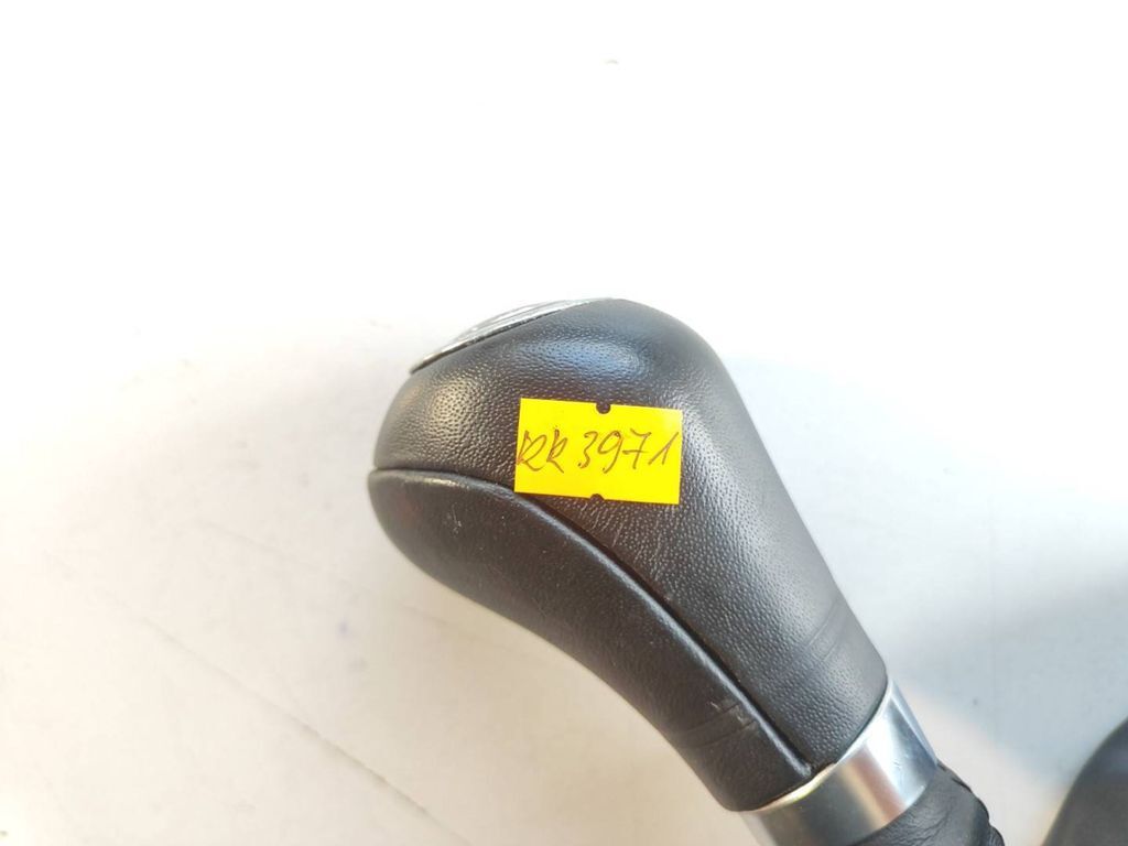 Mercedes-Benz C W204 2010 Gear lever shifter trim leather knob A2042677710