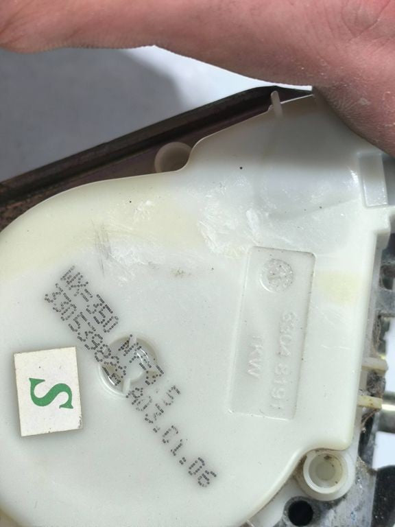 Fiat Croma 2007 rear left seat belt 33048191 