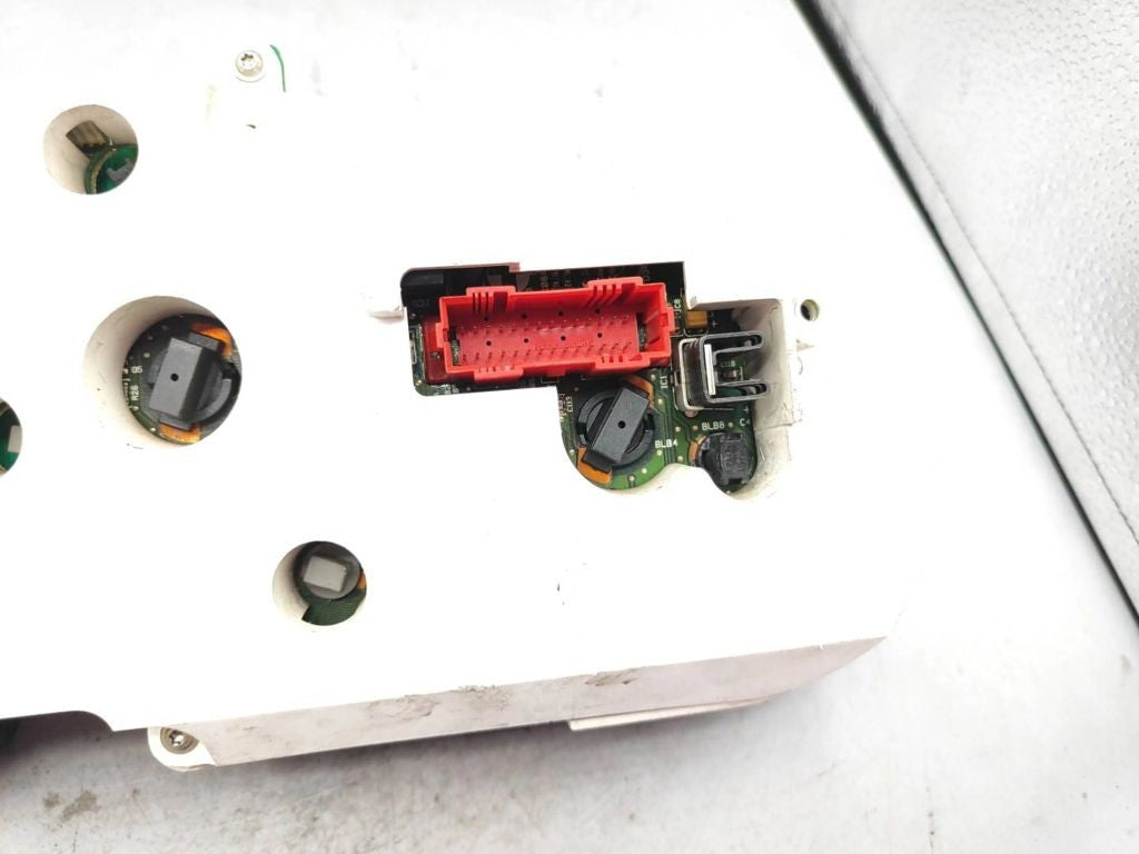 95VW10849ABC Volkswagen Sharan 1997 speedometer instrument cluster 