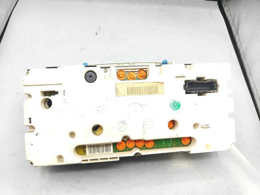 Volkswagen Golf III 1993 LHD speedometer instrument cluster 1H6919850FX 