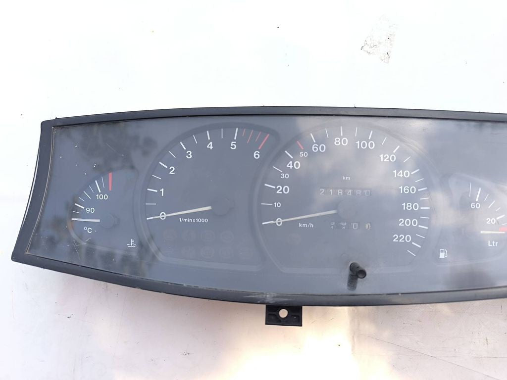 90565738 Opel Omega B1 1999 Diesel speedometer instrument cluster 