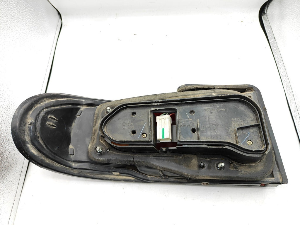 Mitsubishi Lancer V Sedan 1994 LHD Rear Right Taillight Light 0431563R