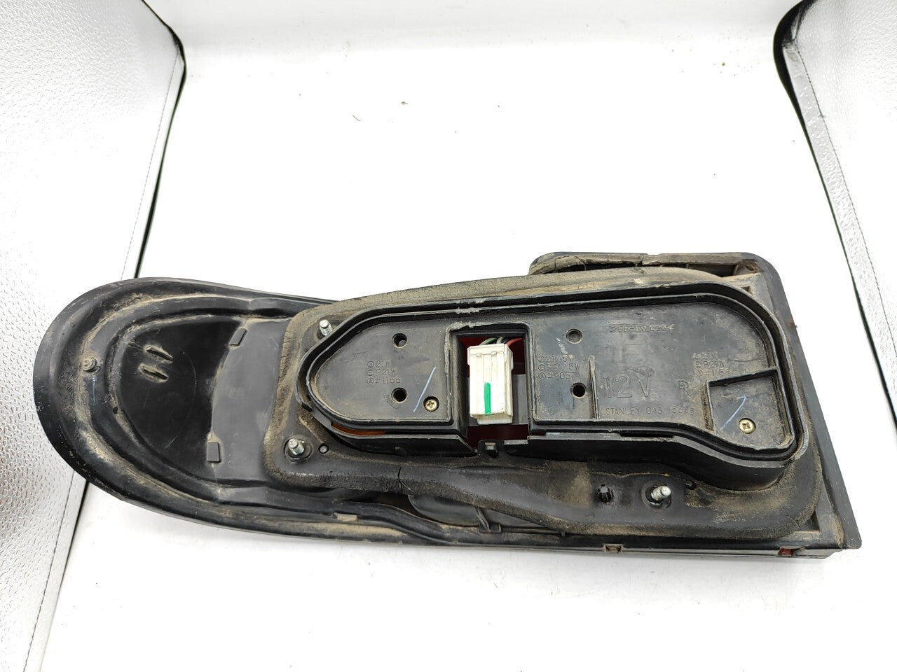 Mitsubishi Lancer V Sedan 1994 LHD Rear Right Taillight Light 0431563R