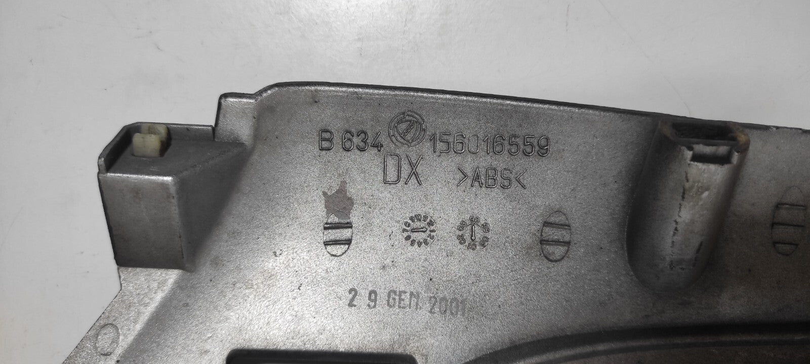 Alfa Romeo 166 2.4JTD 110kW 2003 Front Right Bumper Upper Grill 156016559 Silver