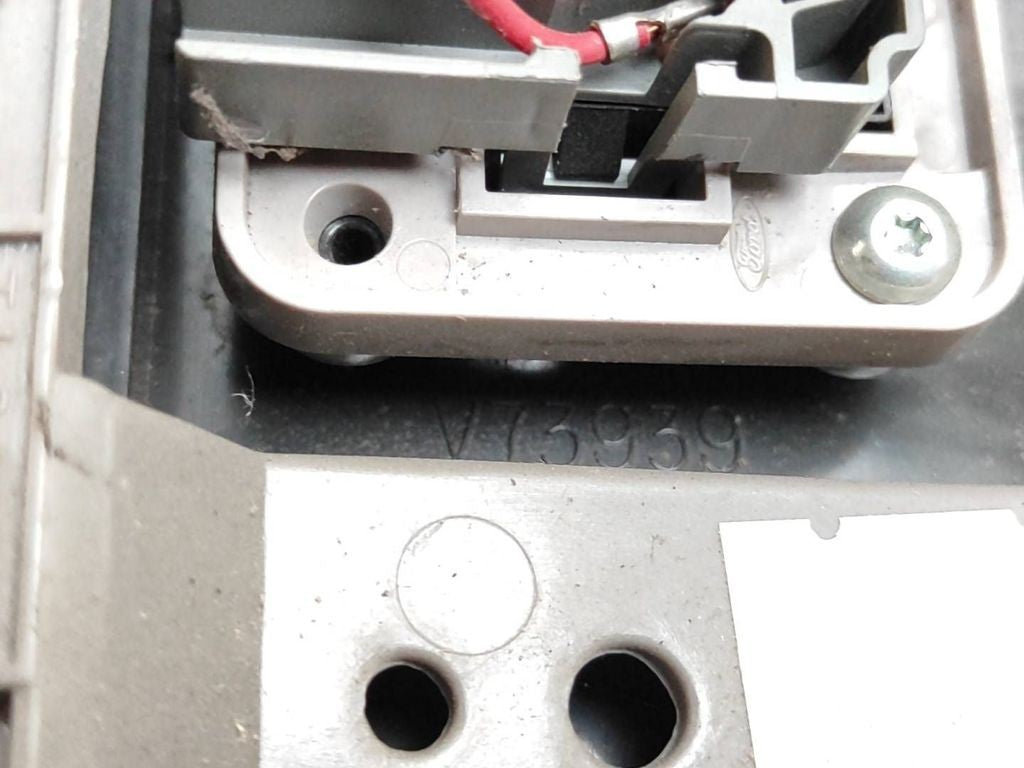 Ford Explorer 4.0 1998 Petrol front seat light F77B78519A58B 