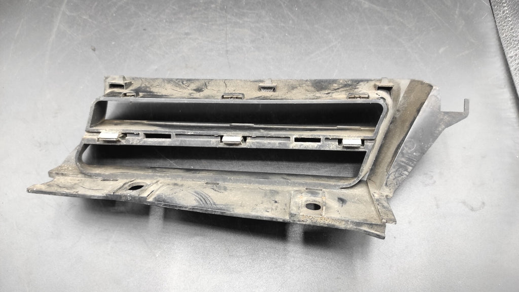 Alfa Romeo 156 2.4JTD 110kW 2002 Front Right Upper Bumper Grill 156017391