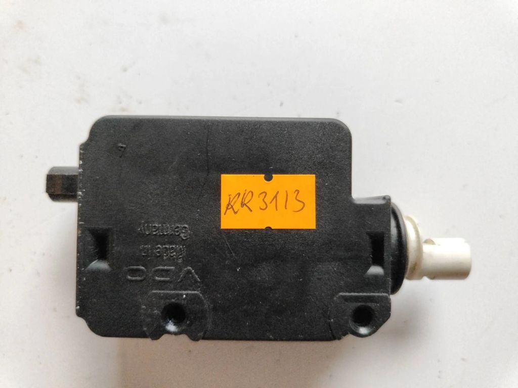 BMW 5 E39 2001 Petrol Rear Fuel tank cap lock motor 8352168 