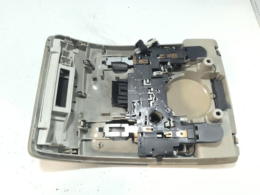 Audi A4 S4 B6 8E 8H 2002 front seat dome reading light 8E0947565 