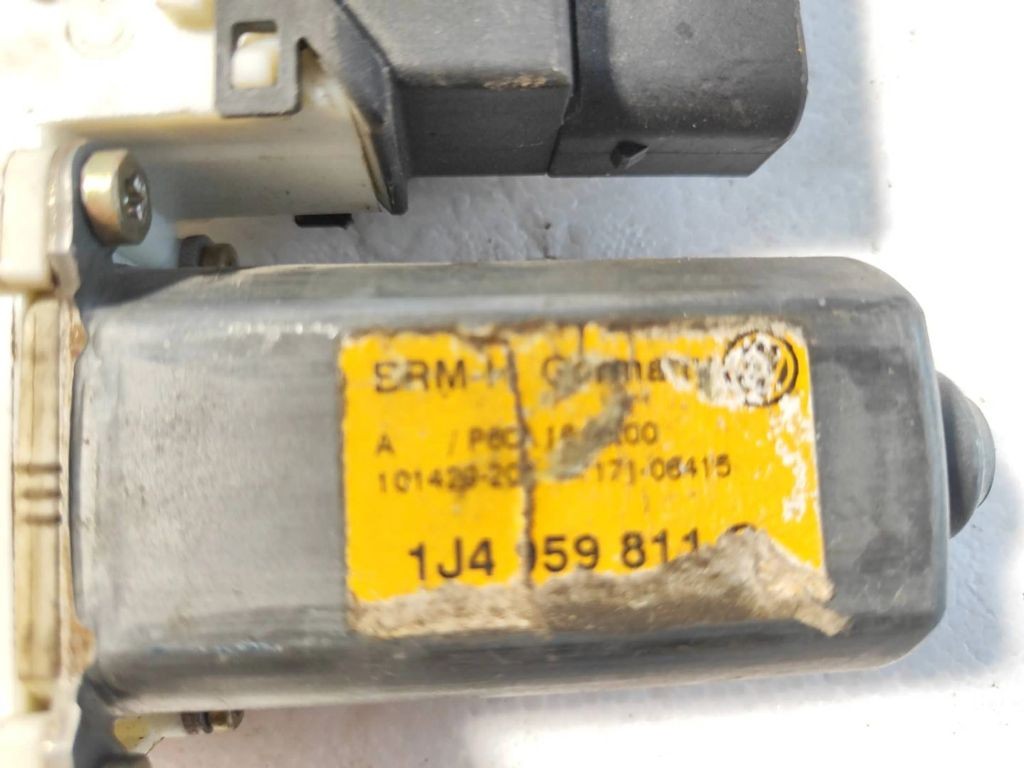 Volkswagen Golf IV 1999 rear left window regulator motor 1J4959811C 