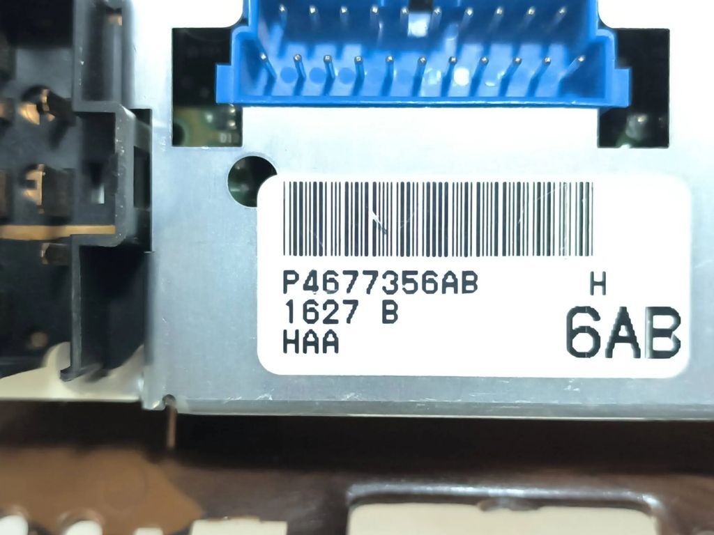 Chrysler Voyager 3.8i 1998 AC Climate control unit module P4677356AB 