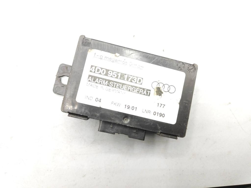 Audi A4 S4 B5 8D 1999 Alarm control unit module 4D0951173D 