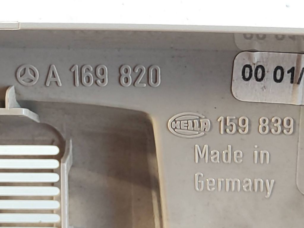 Mercedes-Benz B W245 2008 front seat light A169820 