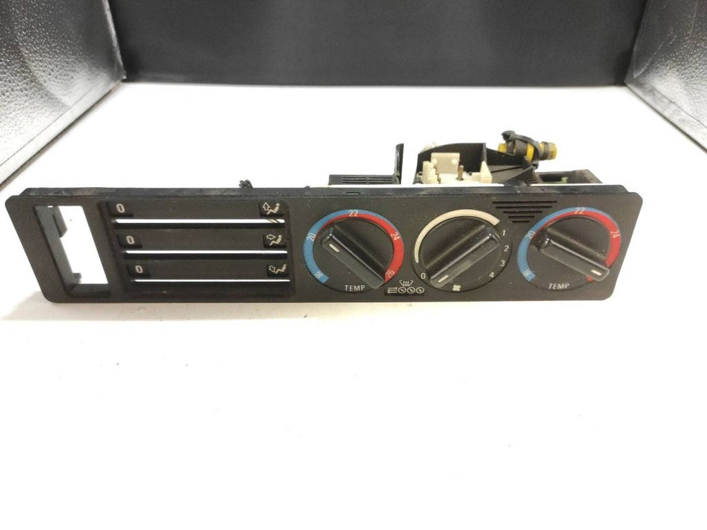 BMW 5 E34 1992 Climate control unit module 13842900 