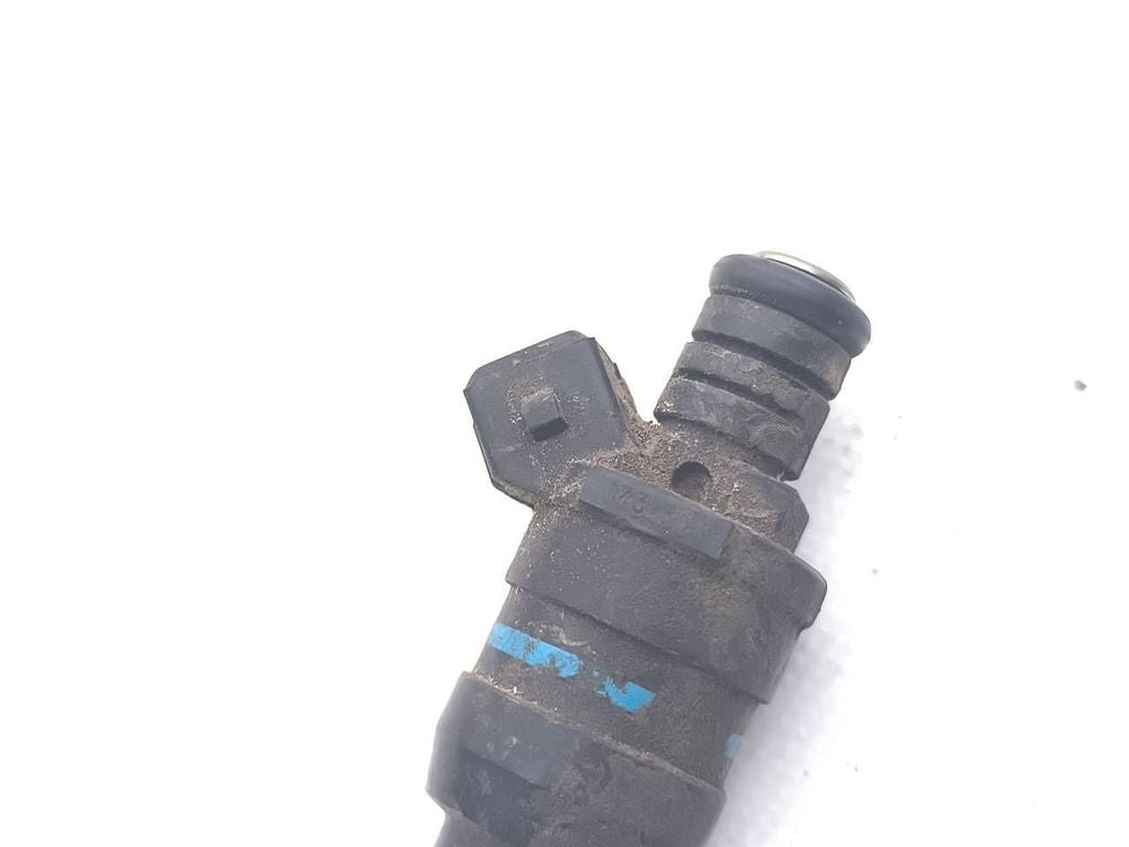 BMW 3 318i E36 1993 Petrol fuel injector 1731357 