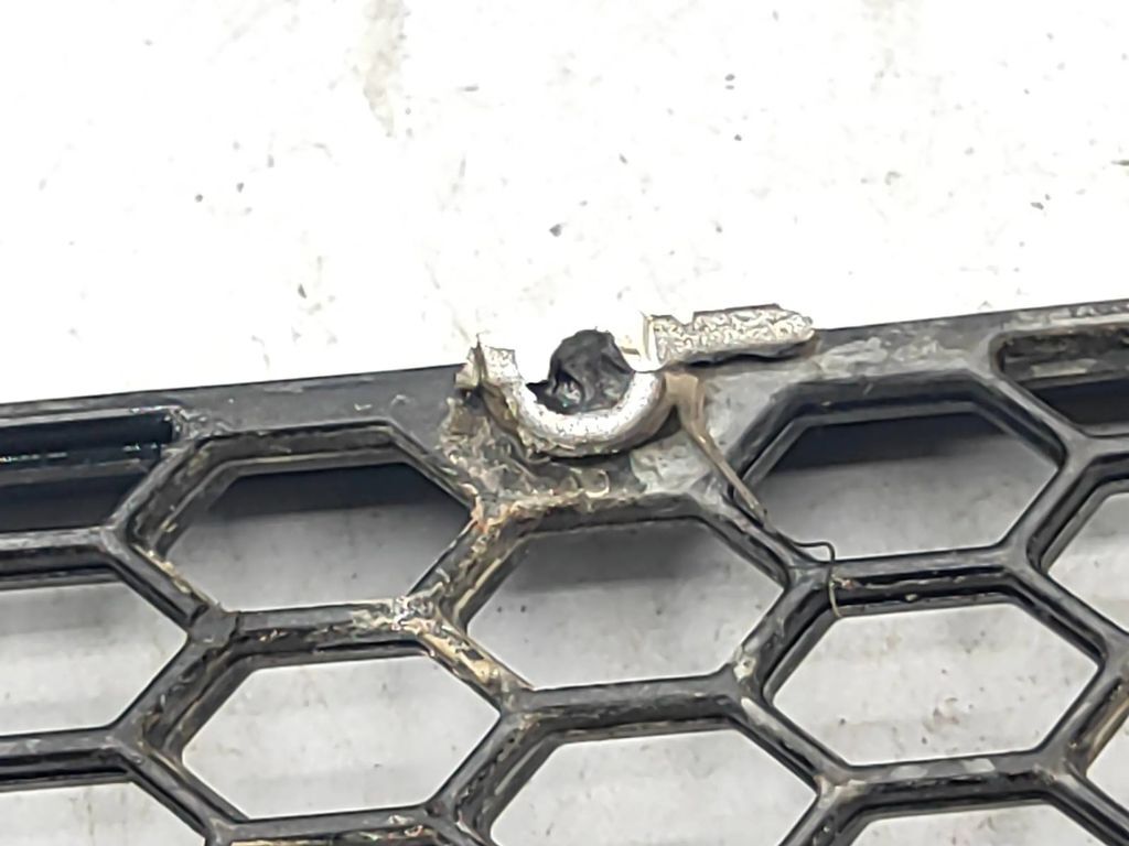 Alfa Romeo 147 1.9JTD 88kW 8V FL 2007 Front left bumper lower grill 