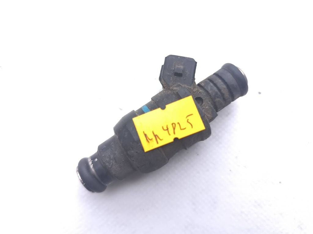 BMW 3 318i E36 1993 Petrol fuel injector 1731357 