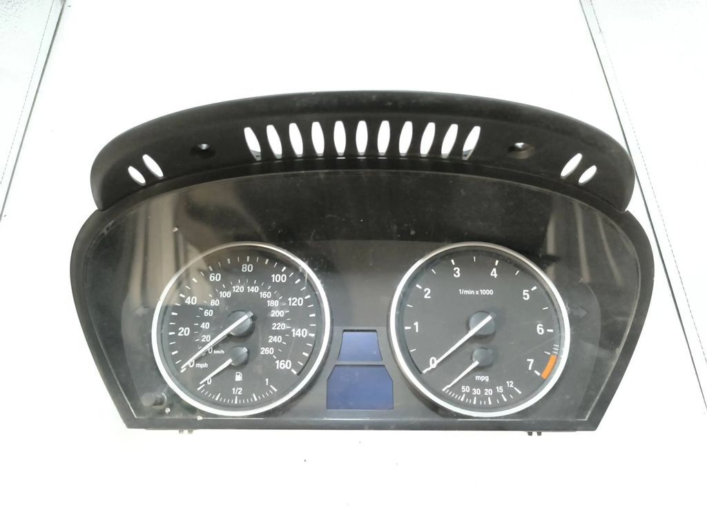 9177253 BMW 5 E60 E61 550i 2009 Petrol speedometer instrument cluster 
