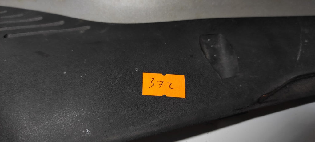 Alfa Romeo 166 2.4JTD 110kW 2003 Front Right Bumper Upper Grill 156016559 Silver