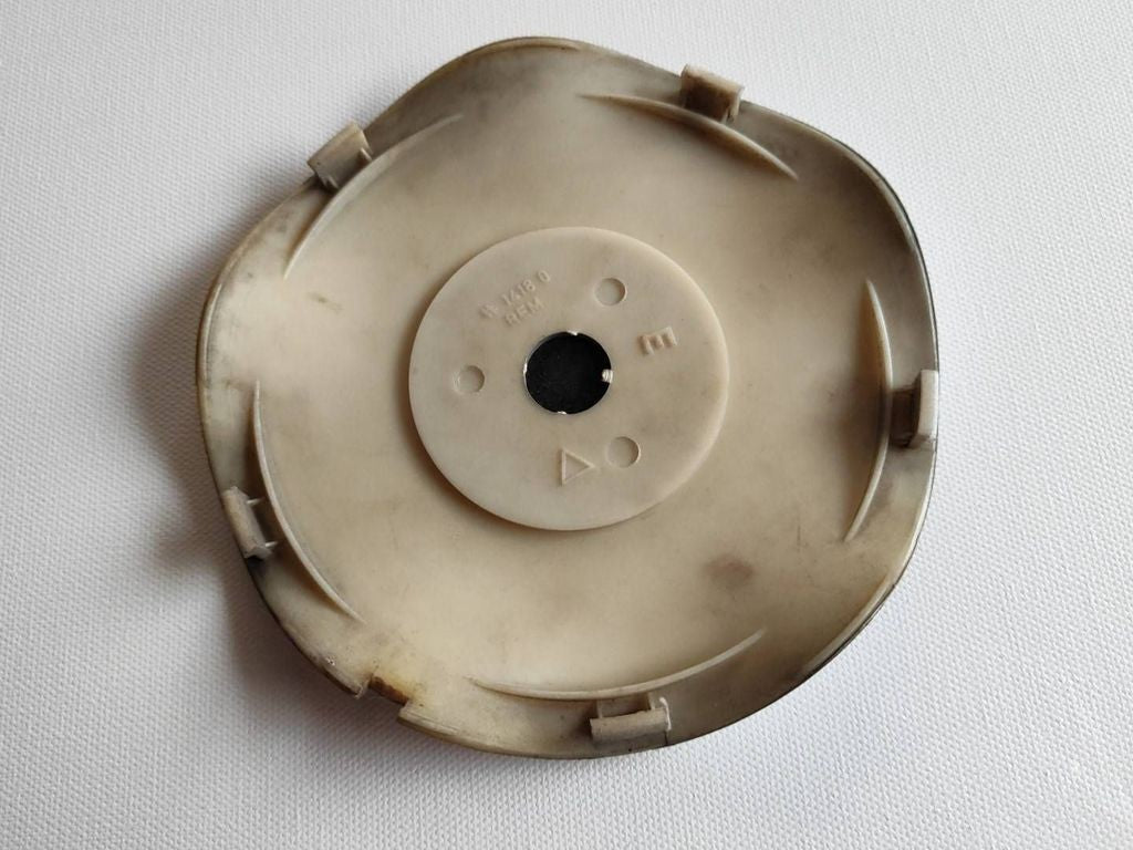 Toyota Avensis T220 2000 Original wheel cap 14180REM 14180