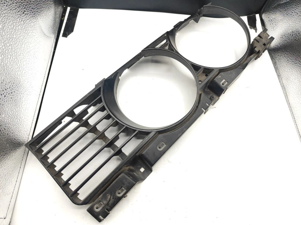 BMW 5 E34 1992 Front left side bumper upper radiator grill 