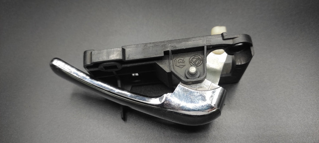 Alfa Romeo GT 1.9JTD 110kW 2006 Front Right Door Opening Inner Handle 46736145